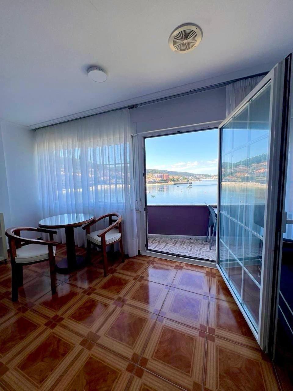 Hotel Corcubion Playa De Quenxe Oda fotoğraf
