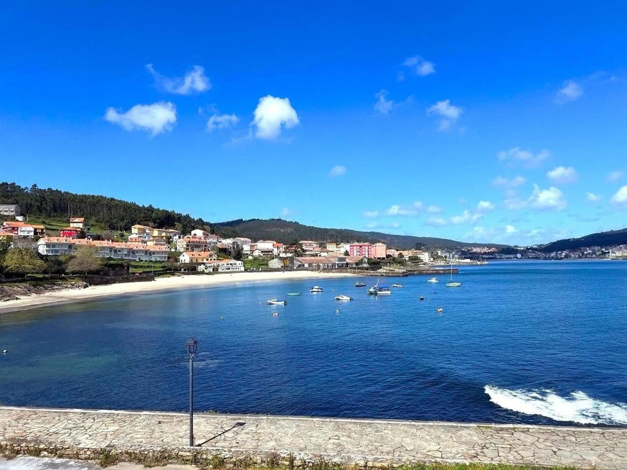 Hotel Corcubion Playa De Quenxe Oda fotoğraf